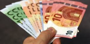 Έρχονται νέες έκτακτες εισοδηματικές ενισχύσεις