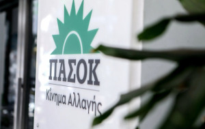 ΠΑΣΟΚ σε Μαρινάκη: Εκπρόσωπος της κυβέρνησης που κατέστησε τις συνταγματικές λειτουργίες «κουρελόχαρτο»