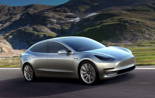 Tesla: Σε κυκλοφορία τα νέα ηλεκτρικά αυτοκίνητα