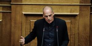 Βαρουφάκης: Μειώνουμε τα άτομα στη Βουλή και όχι στα σχολεία;