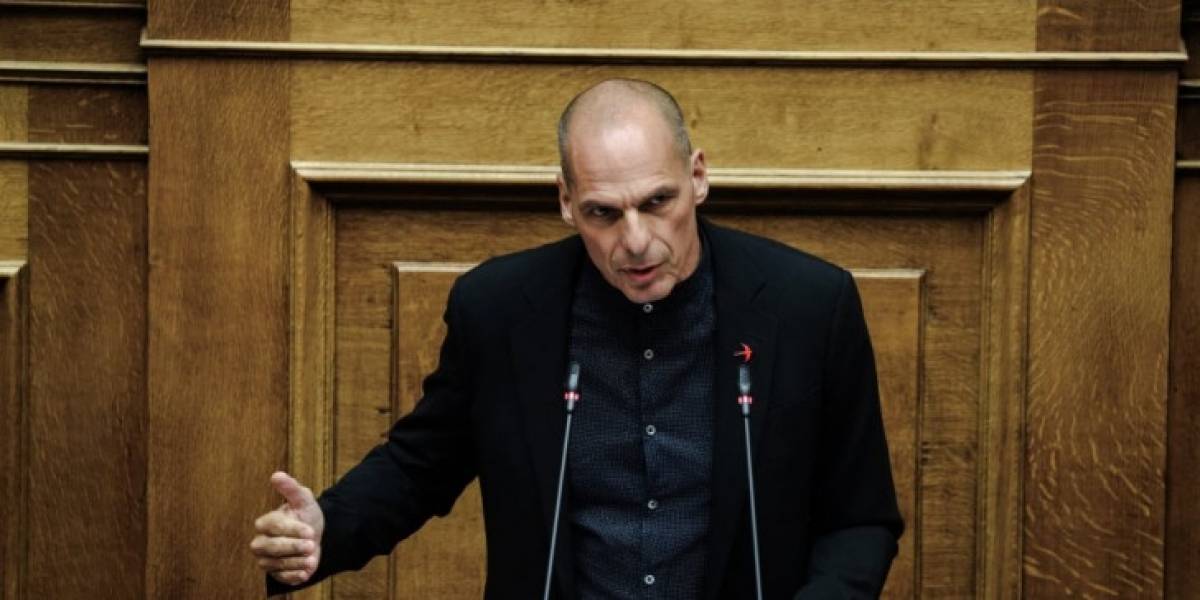 Βαρουφάκης: Μειώνουμε τα άτομα στη Βουλή και όχι στα σχολεία;