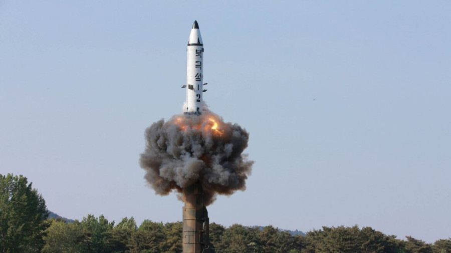 Βόρεια Κορέα: Εκτόξευση βαλλιστικού πυραύλου προς τη θάλασσα της Ιαπωνίας