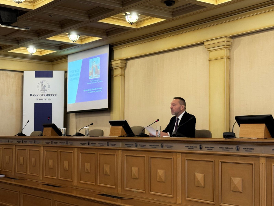 Στουρνάρας: Η εξάρτηση από τις διεθνείς εξελίξεις καθιστά αναγκαία τη διαφοροποίηση του παραγωγικού μοντέλου