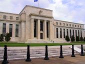 Σταθερά διατήρησε η Fed τα επιτόκια
