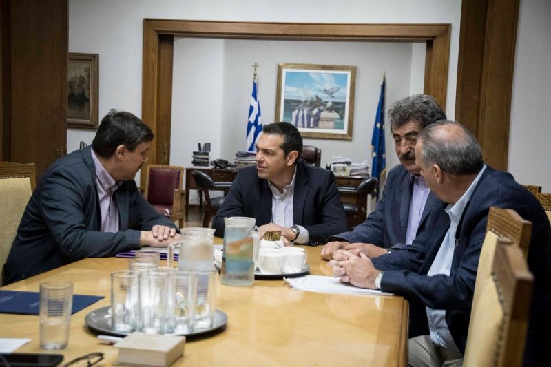 Τσίπρας:Δίνουμε αγώνα να σταθούν στα πόδια τους τα δημόσια νοσοκομεία