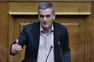 Τσακαλώτος: Οι προοδευτικές δυνάμεις να συζητήσουμε για την πραγματική οικονομία