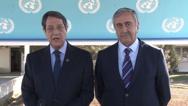 Κυπριακό: Αναστασιάδης και Ακιντζί θα κάτσουν ξανά στο ίδιο τραπέζι