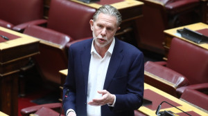 Επίθεση Γερουλάνου σε Χατζηδάκη: Αρνείται να απαντήσει ερώτηση για την…οικονομία