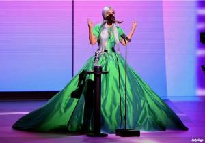 VMAs 2020: Οι πιο εντυπωσιακές εμφανίσεις στο κόκκινο χαλί