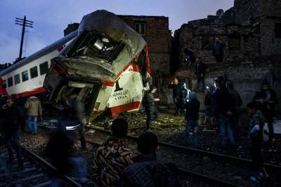 Σύγκρουση τρένων στην Αίγυπτο- Δεκάδες νεκροί και τραυματίες