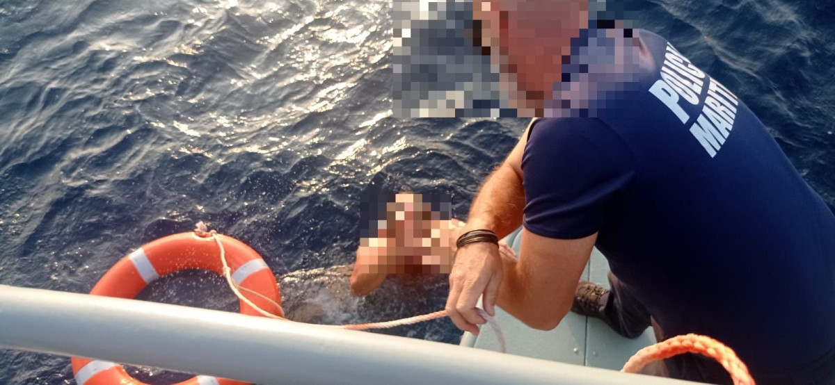 Μυτιλήνη: Τουρίστρια παρασύρθηκε ανοιχτά με φουσκωτό φλαμίνγκο-Τη διέσωσε το Λιμενικό
