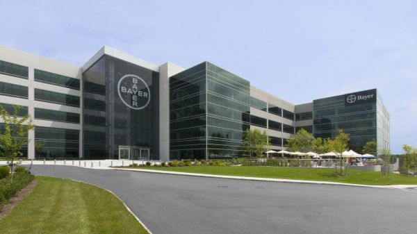 Η Bayer πούλησε το 9,4% της Covestro