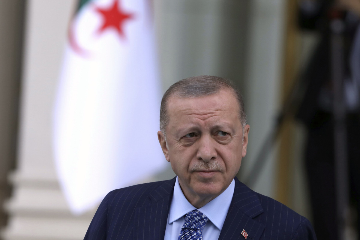 Ερντογάν: Nα επανεξετάσουμε τη στρατηγική μας συνεργασία με την Ελλάδα