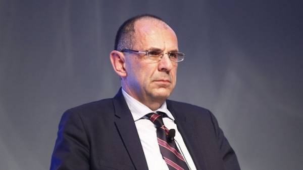 Γεραπετρίτης: Πανελλαδικό δίκτυο επιτήρησης για τις μεταλλάξεις του κορονοϊού