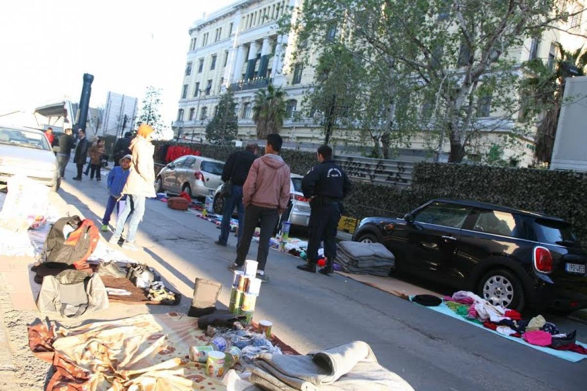 «Σκούπα» στον Πειραιά: Κατασχέθηκαν τόνοι παράνομων προϊόντων