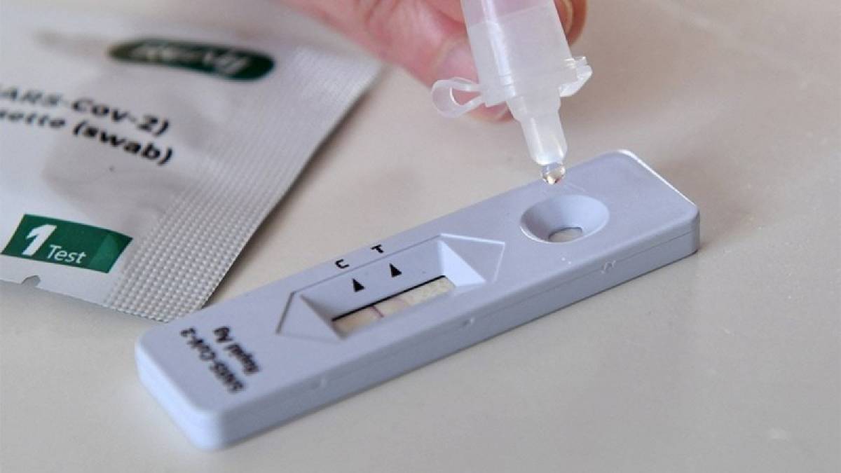 Ξεκινά η προμήθεια self-test από τα φαρμακεία για τους μαθητές