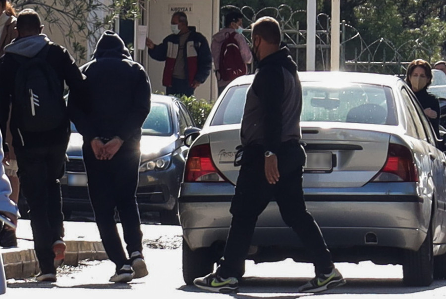 Κολωνός: Προφυλακιστέοι άλλοι δύο κατηγορούμενοι για τον βιασμό της 12χρονης