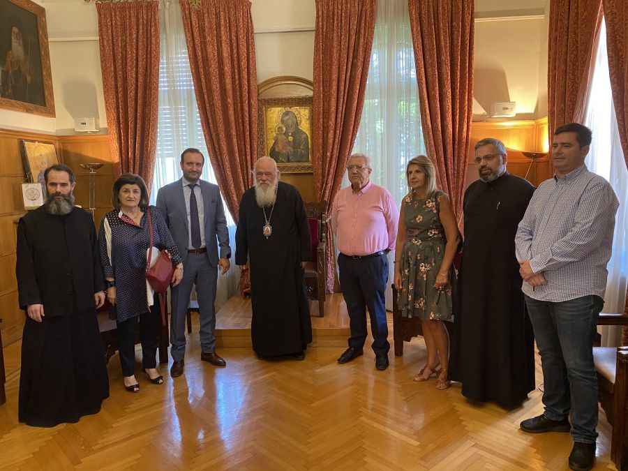Οικονομικό Επιμελητήριο: Προσφορά υγειονομικού υλικού στην Αρχιεπισκοπή