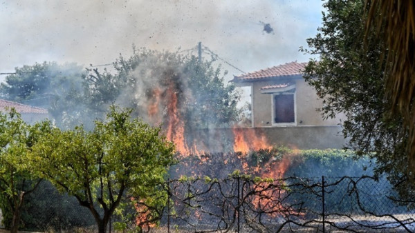 Πυρκαγιές στη Ρόδο: 6 «κόκκινα» και 22 «κίτρινα» κτήρια