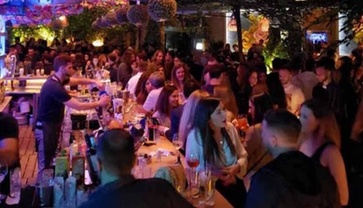 Ανατροπή: Μόνο για εμβολιασμένους και νοσήσαντες τα υπαίθρια κέντρα διασκέδασης