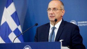 Οικονόμου: Ο Τσίπρας εκφωνεί δεκάρικους μπροστά στις κάμερες