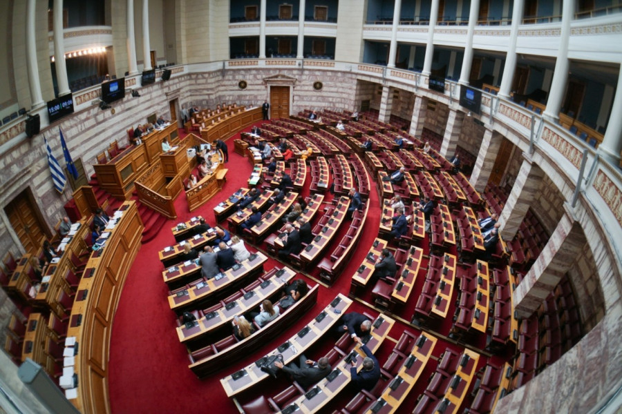 Βουλή: Πέρασε το νέο εργασιακό νομοσχέδιο με 158 θετικές ψήφους