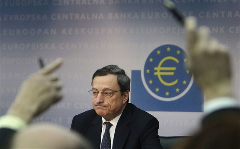 Ολά τα βλέμματα στον Ντράγκι