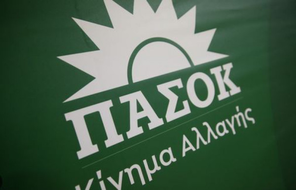 ΠΑΣΟΚ: Ως πότε θα παραδίδονται οι συγκεντρώσεις στο έλεος κουκουλοφόρων;