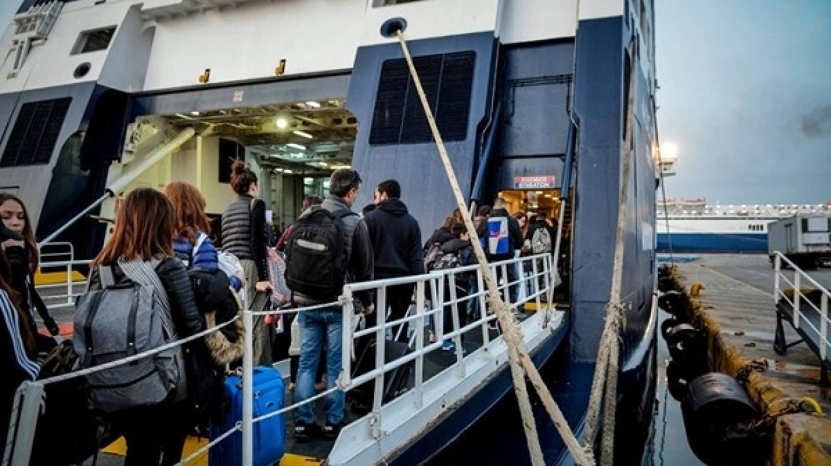 Με περισσότερους επιβάτες πλέον τα δρομολόγια των πλοίων