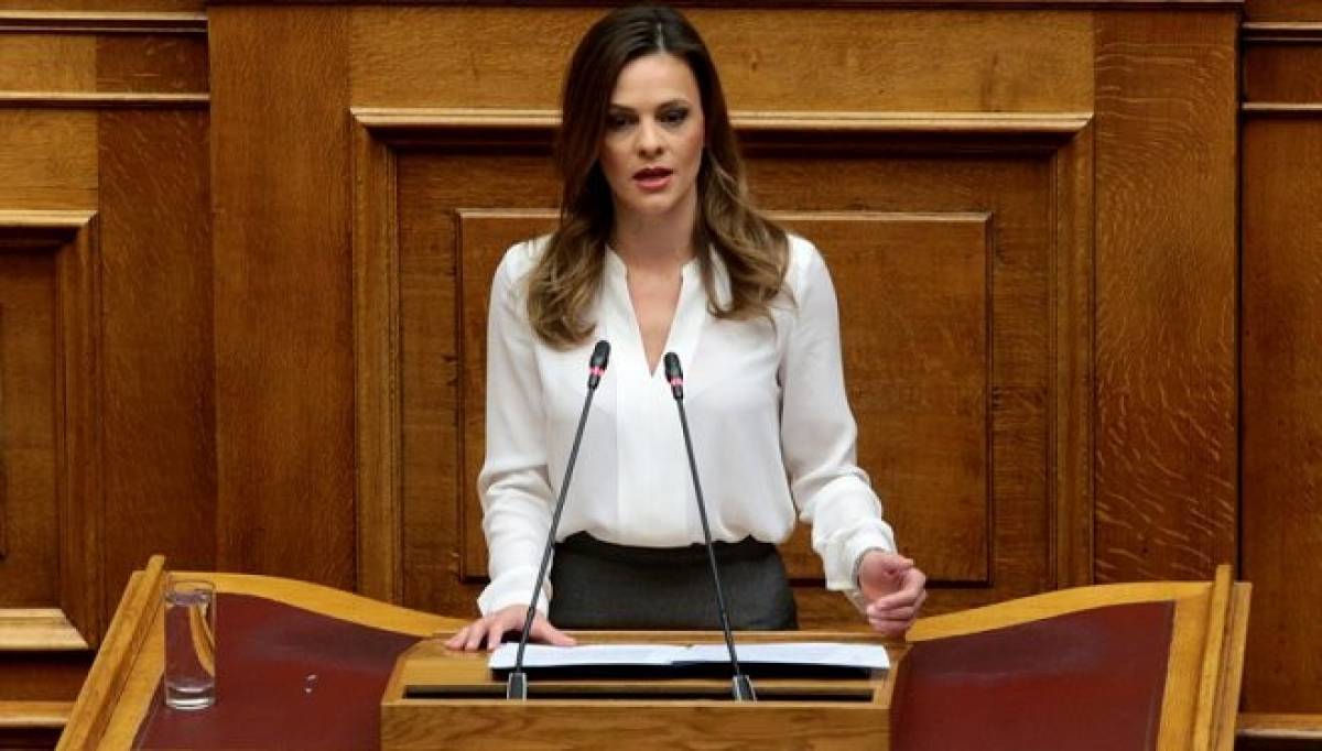 Αχτσιόγλου: Η κυβέρνηση προωθεί σύστημα εργασιακής ζούγκλας