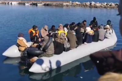 Επεισόδια στη Θερμή Λέσβου: Πολίτες εμποδίζουν την αποβίβαση μεταναστών