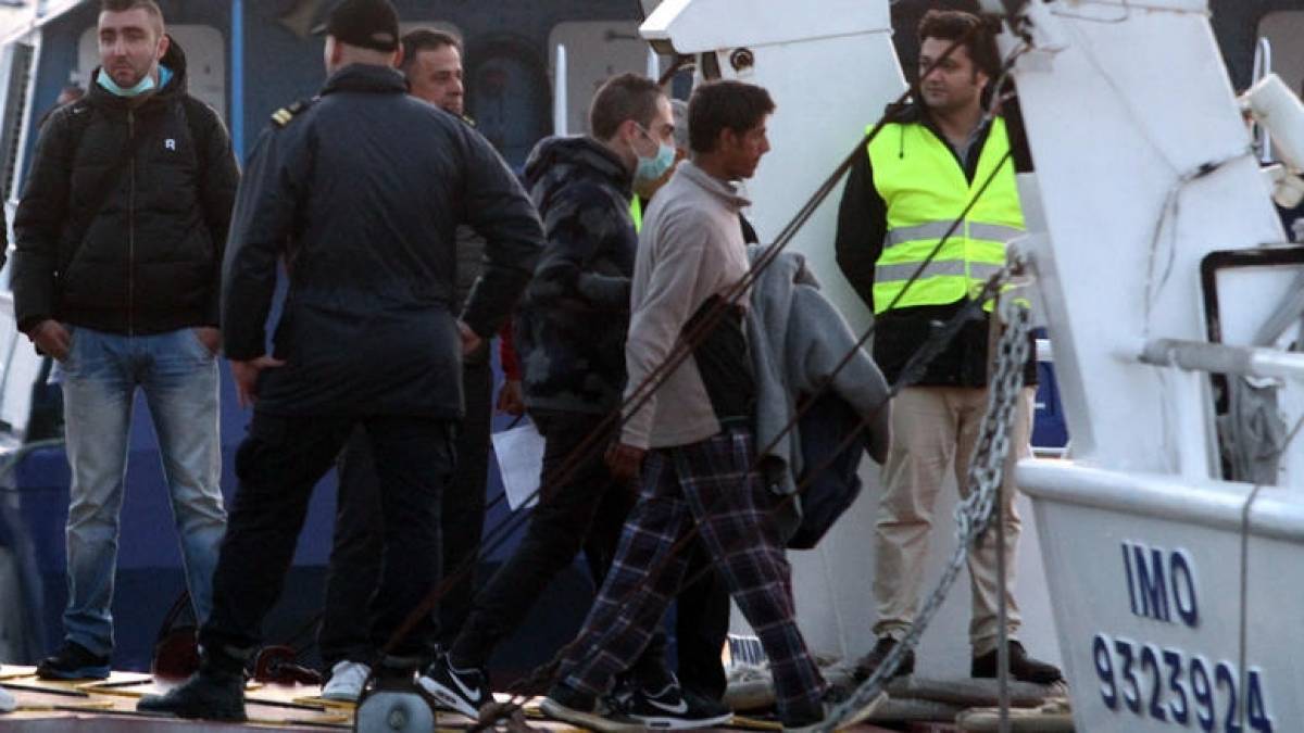Συνεχίζονται οι επαναπροωθήσεις αλλοδαπών- 911 τον Αύγουστο