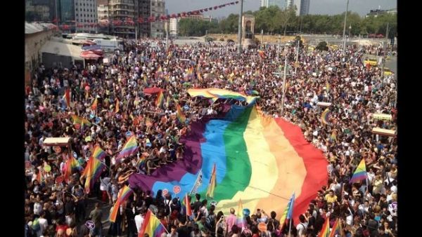 Κωνσταντινούπολη: Βίαιη επέμβαση της αστυνομίας στο Gay Pride