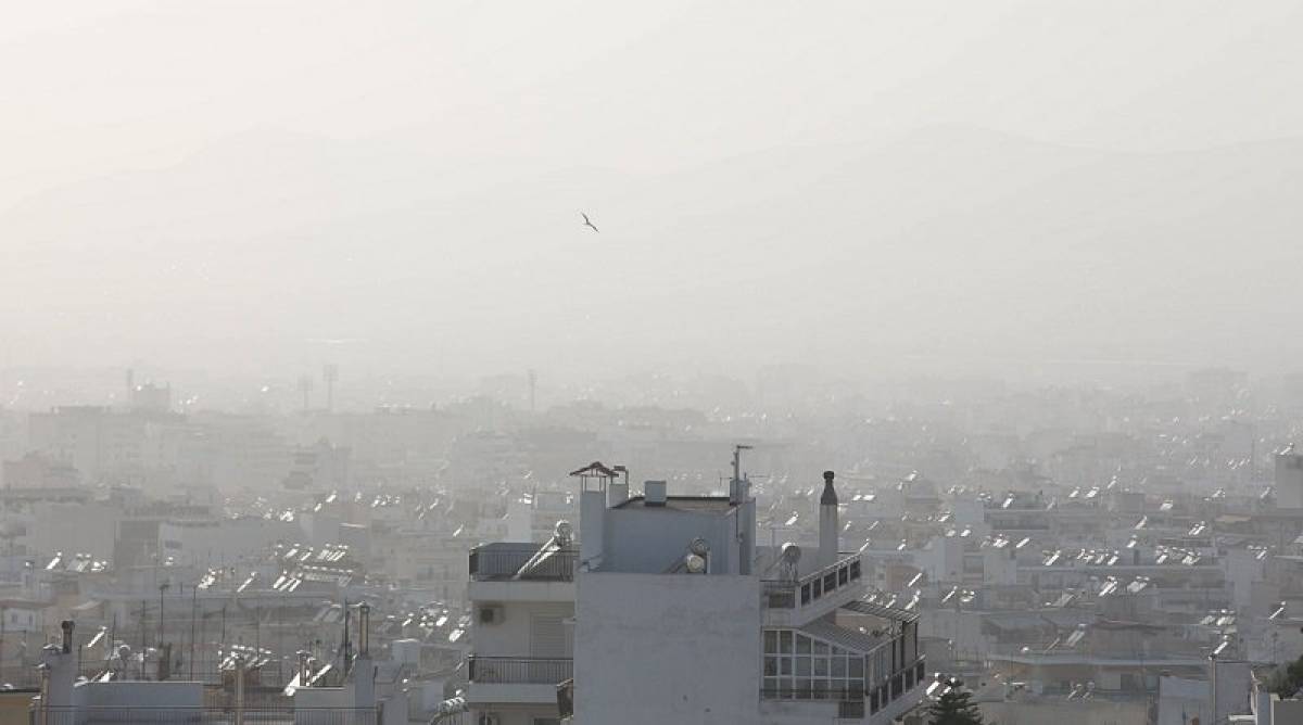 Νεφελώδες, βροχερό και με αφρικανική σκόνη το σκηνικό του καιρού