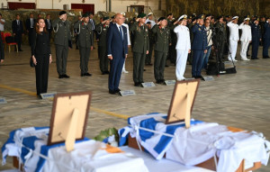 Δένδιας: Επαναπατρίστηκαν τα λείψανα έξι πεσόντων της τουρκικής εισβολής στην Κύπρο