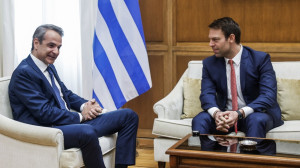 «Σπόντες» Μητσοτάκη για Κασσελάκη και... αμφιβολίες για την αξιωματική αντιπολίτευση