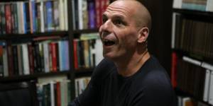 Εδώ ο κόσμος χάνεται και «ο ένα "ν" χτενίζεται»