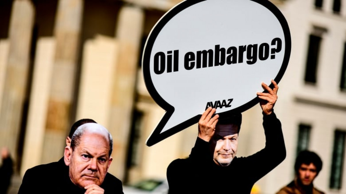 Bloomberg: Η Γερμανία προτείνει σταδιακό εμπάργκο στο ρωσικό πετρέλαιο