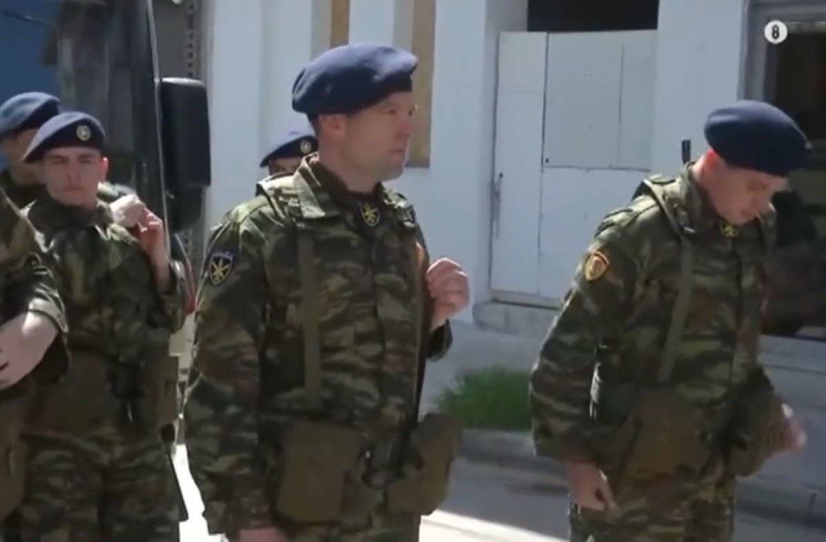 25η Μαρτίου: Παρέλασε στη Θήβα ο Κασσελάκης (video)