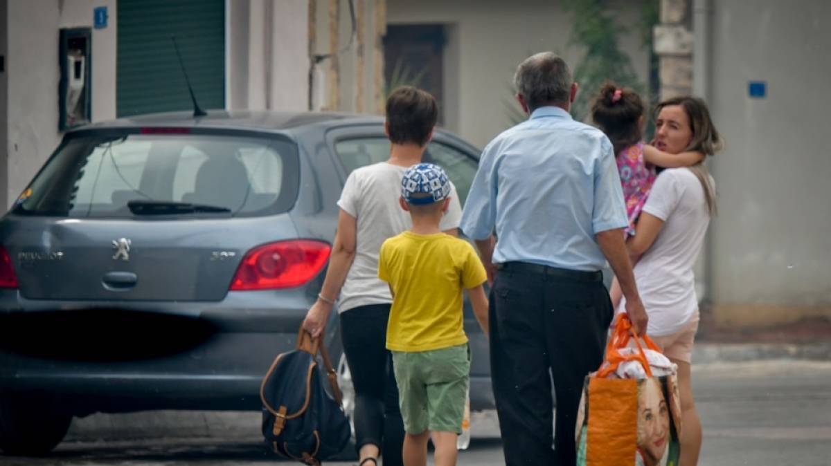 Κεραμέως για πυρόπληκτους: Voucher €200-Δυνατότητα μετεγγραφής πληγέντων φοιτητών