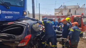 Πάτρα: Σύγκρουση τρένου με αυτοκίνητο – Πραγματοποιήθηκε επιχείρηση απεγκλωβισμού