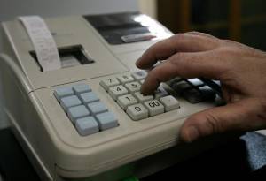 Παράταση στην υποχρεωτική αλλαγή των ταμειακών μηχανών ζητά το ΕΒΕΠ