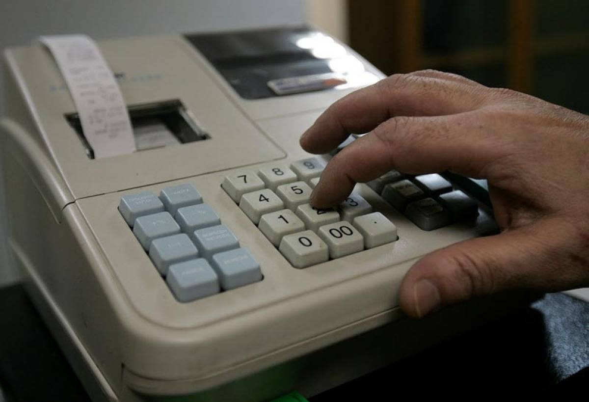 Παράταση στην υποχρεωτική αλλαγή των ταμειακών μηχανών ζητά το ΕΒΕΠ