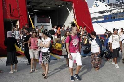 ΕΛΣΤΑΤ: 8,2% περισσότεροι επιβάτες πέρασαν από τα ελληνικά λιμάνια