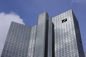 Deutsche Bank: Καταβάλει $75 εκατ. σε θύματα του Τζέφρυ Επστάιν