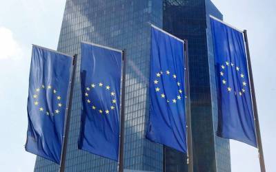 Τα «μαζεύει» ο Ολλανδός ΥΠΟΙΚ-Παραμένει αρνητικός για ευρωομόλογα