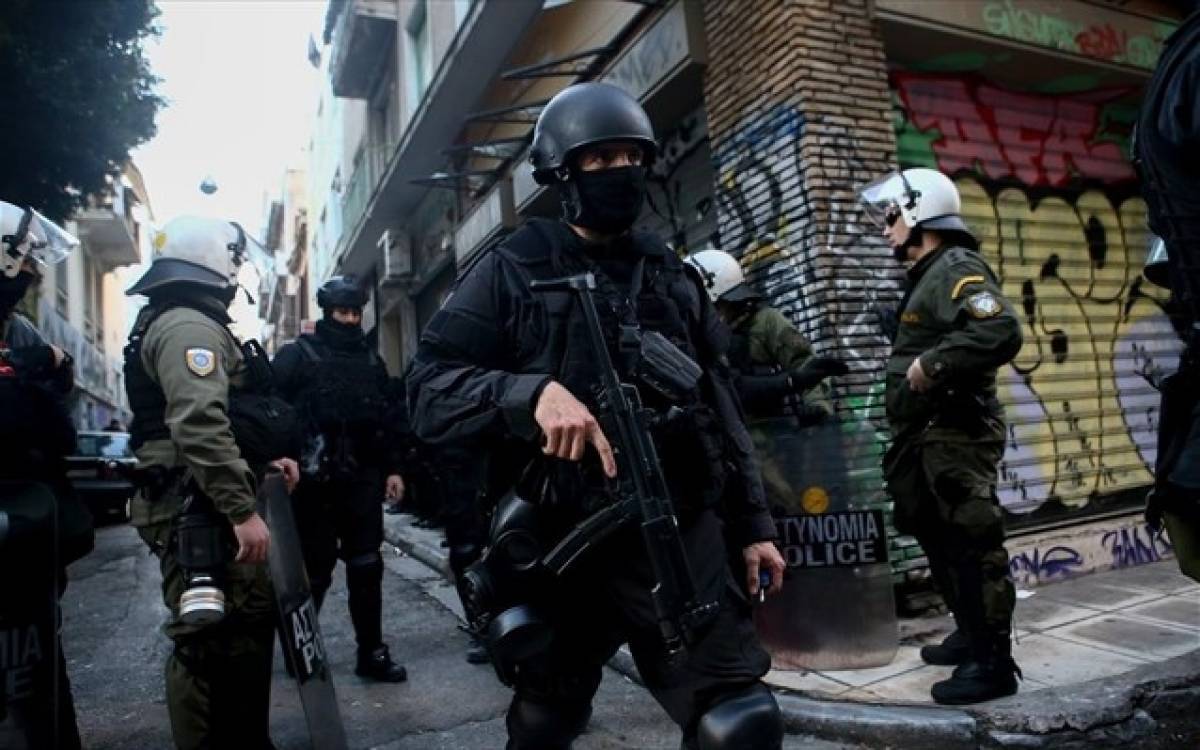 Οκτώ προσαγωγές σε νέα αστυνομική επιχείρηση στα Εξάρχεια