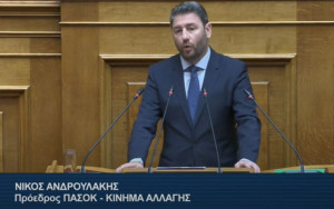 Ανδρουλάκης: Η γυναικοκτονία δείχνει ανεπάρκεια της κυβέρνησης να εγγυηθεί ασφάλεια