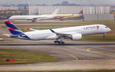 Οδεύει προς την χρεοκοπία η μεγαλύτερη αεροπορική της Λατινικής Αμερικής