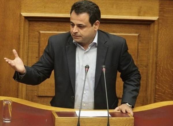 Σαντορινιός: Προστασία των νησιών από τις ανεξέλεγκτες μετακινήσεις επιβατών